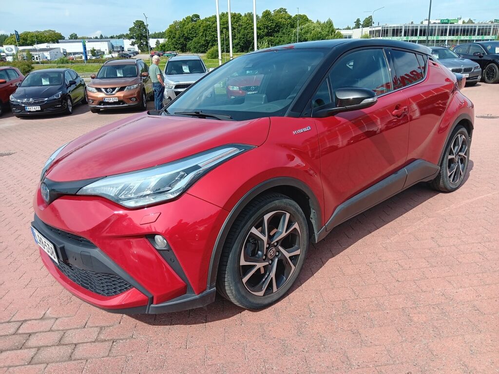 Toyota C-HR 2022 Punainen