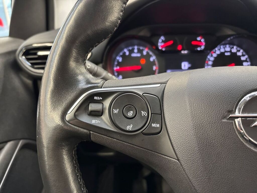 Opel Crossland 2021 Punainen
