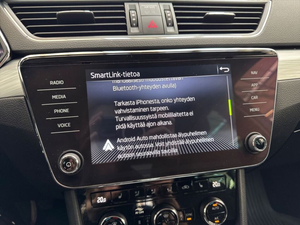 Skoda Superb 2022 Valkoinen