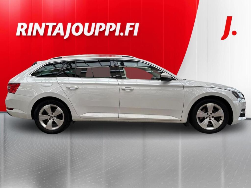 Skoda Superb 2022 Valkoinen