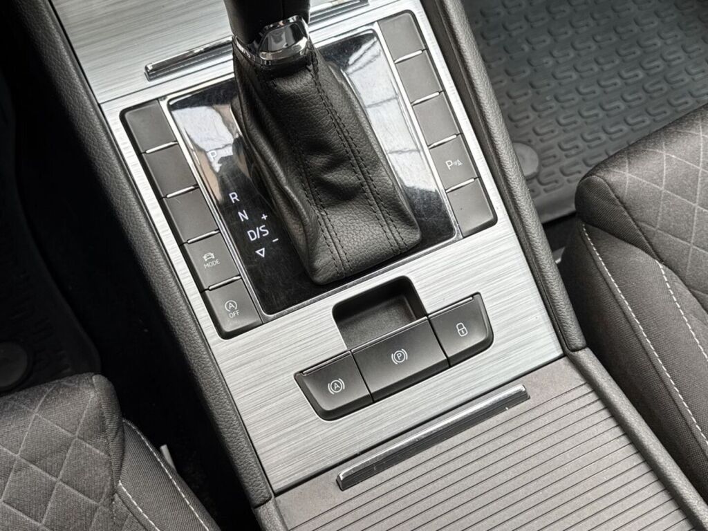 Skoda Superb 2022 Valkoinen