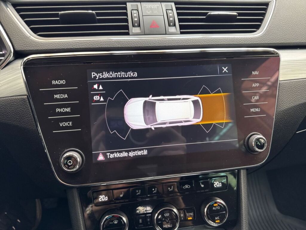 Skoda Superb 2022 Valkoinen