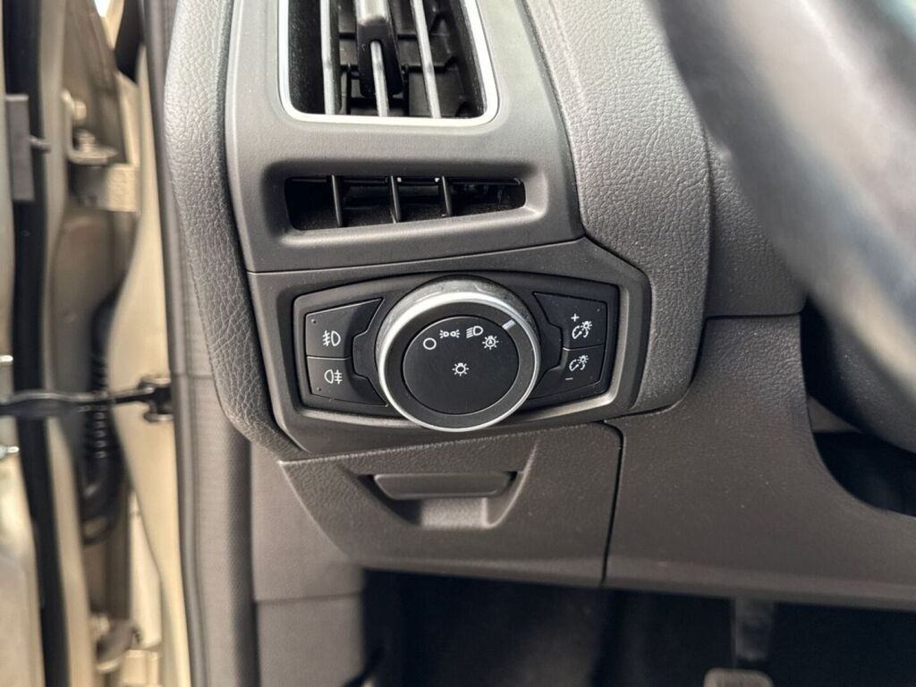Ford Focus 2015 Harmaa