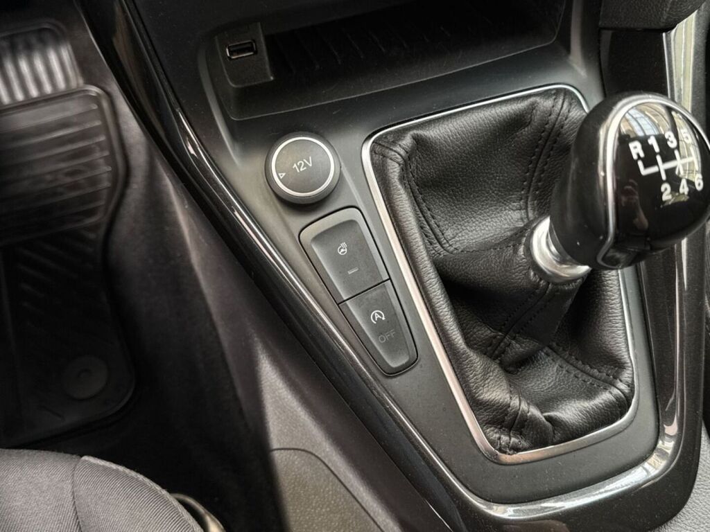 Ford Focus 2015 Harmaa