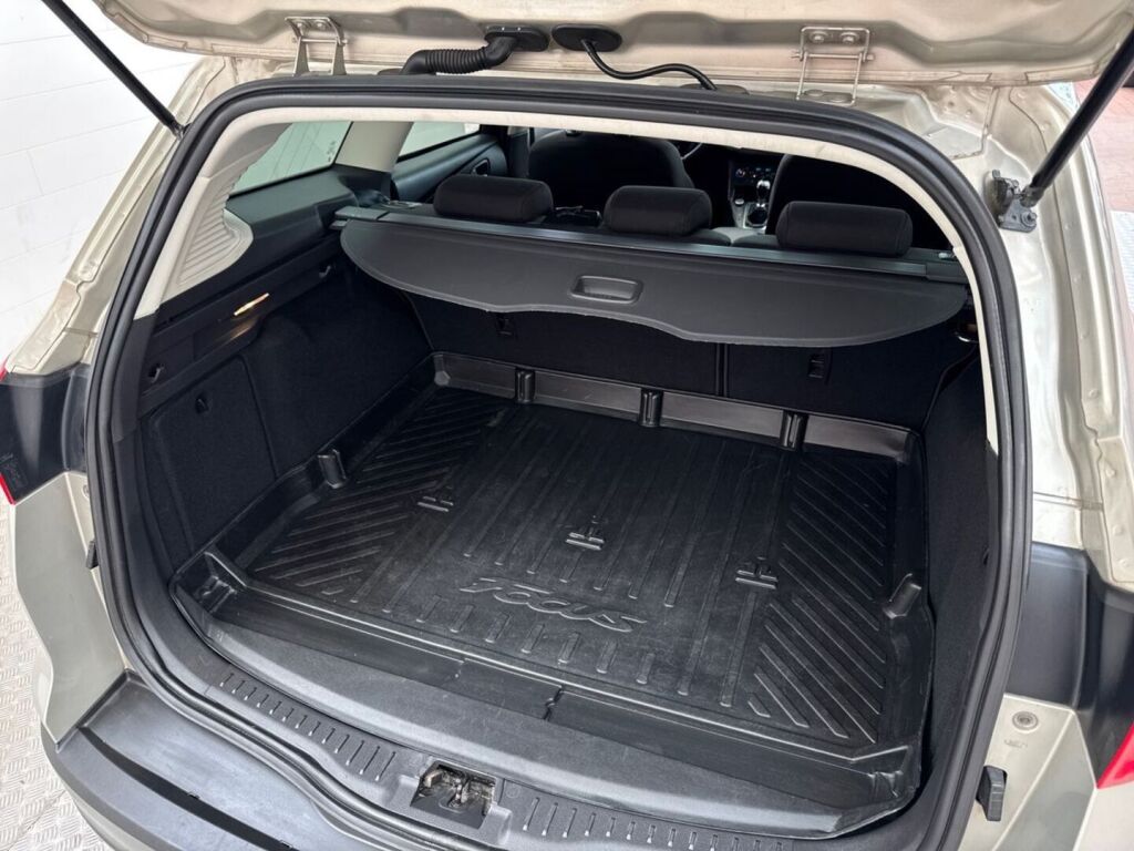 Ford Focus 2015 Harmaa
