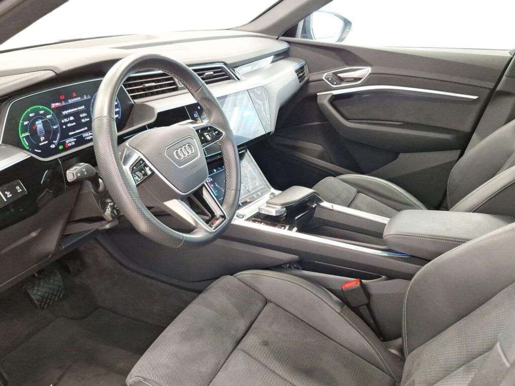 Audi e-tron 2022 Musta