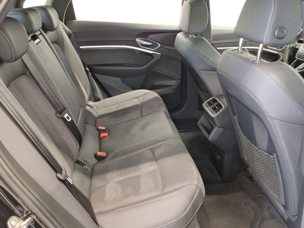 Audi e-tron 2022 Musta