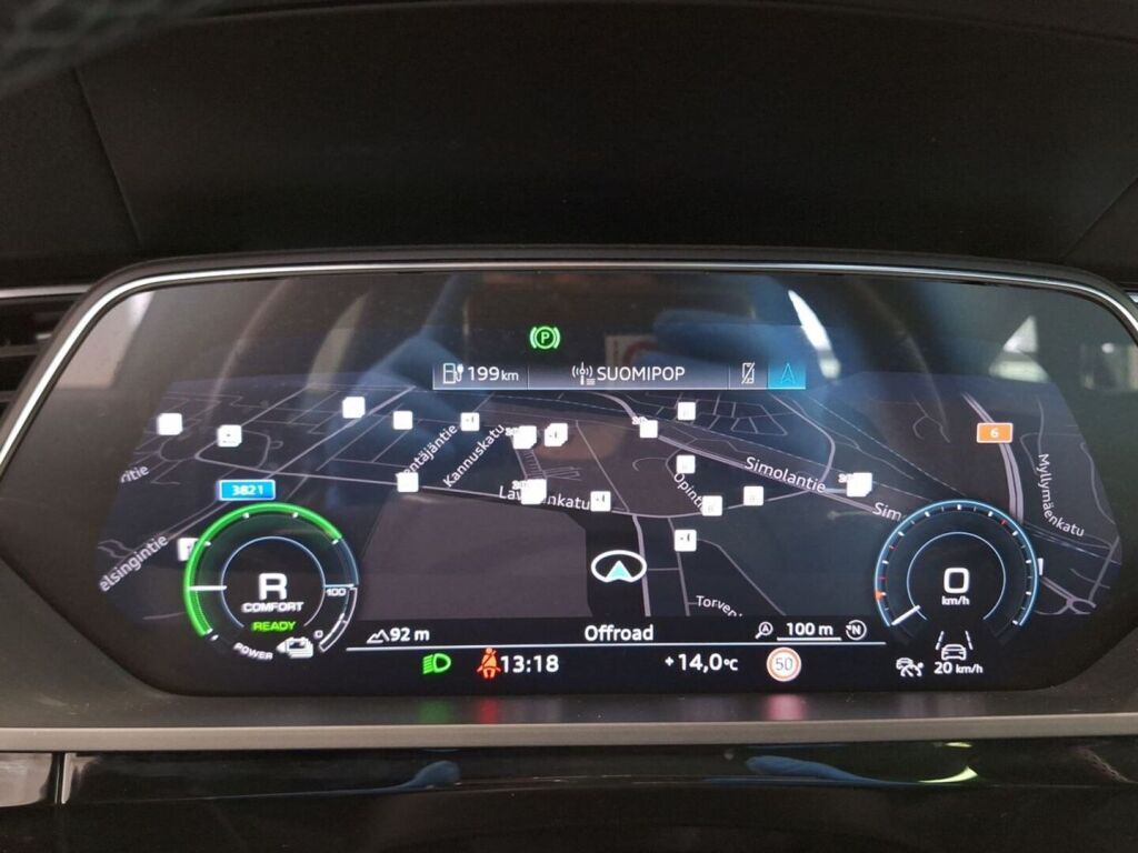 Audi e-tron 2022 Musta