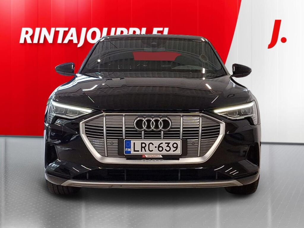 Audi e-tron 2022 Musta