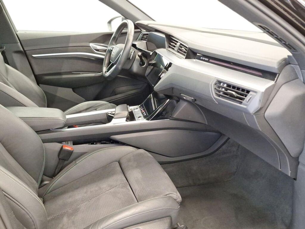 Audi e-tron 2022 Musta