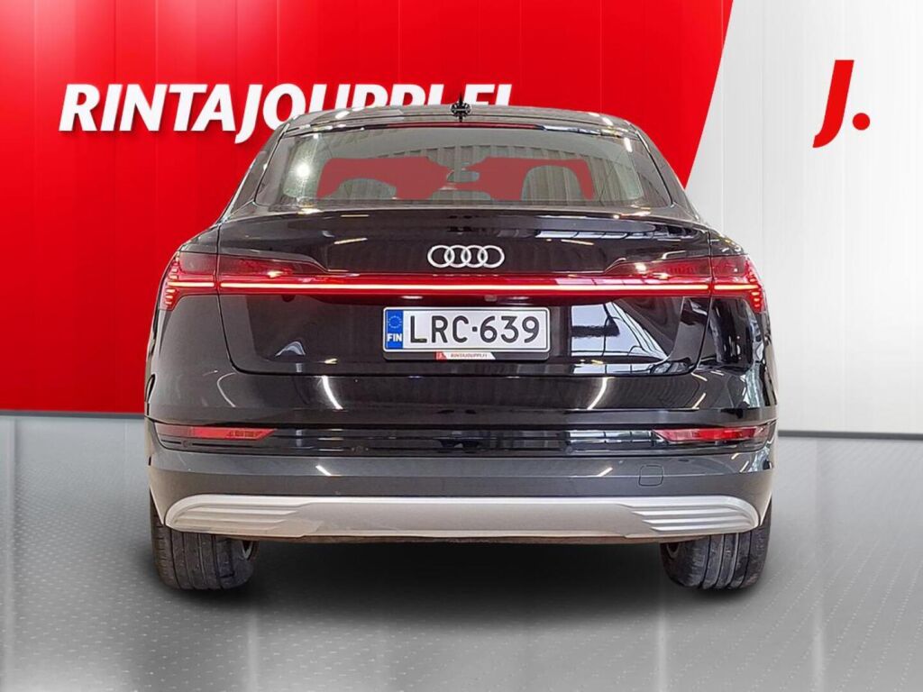 Audi e-tron 2022 Musta