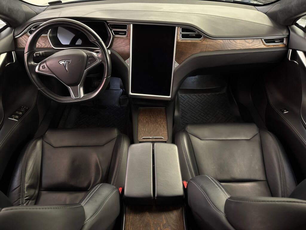 Tesla Model S 2017 Musta