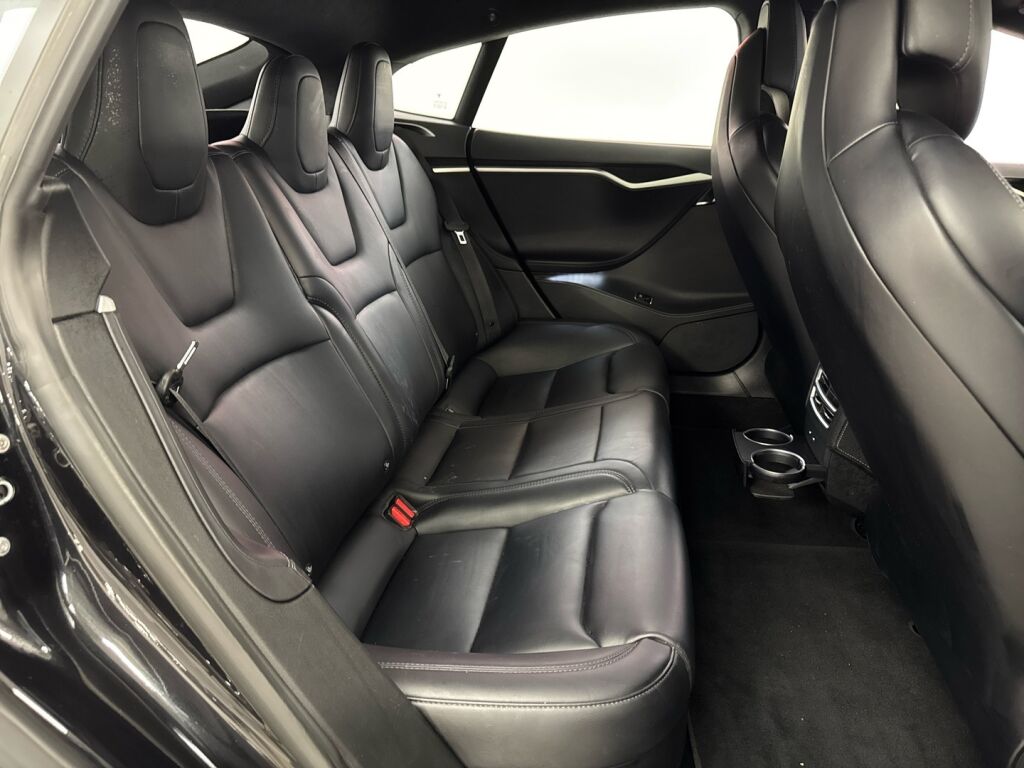 Tesla Model S 2017 Musta