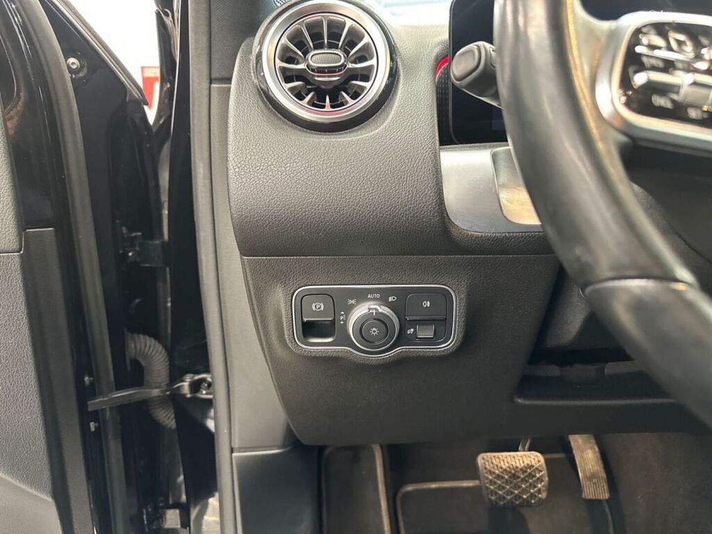 Mercedes-Benz EQB 2022 Musta