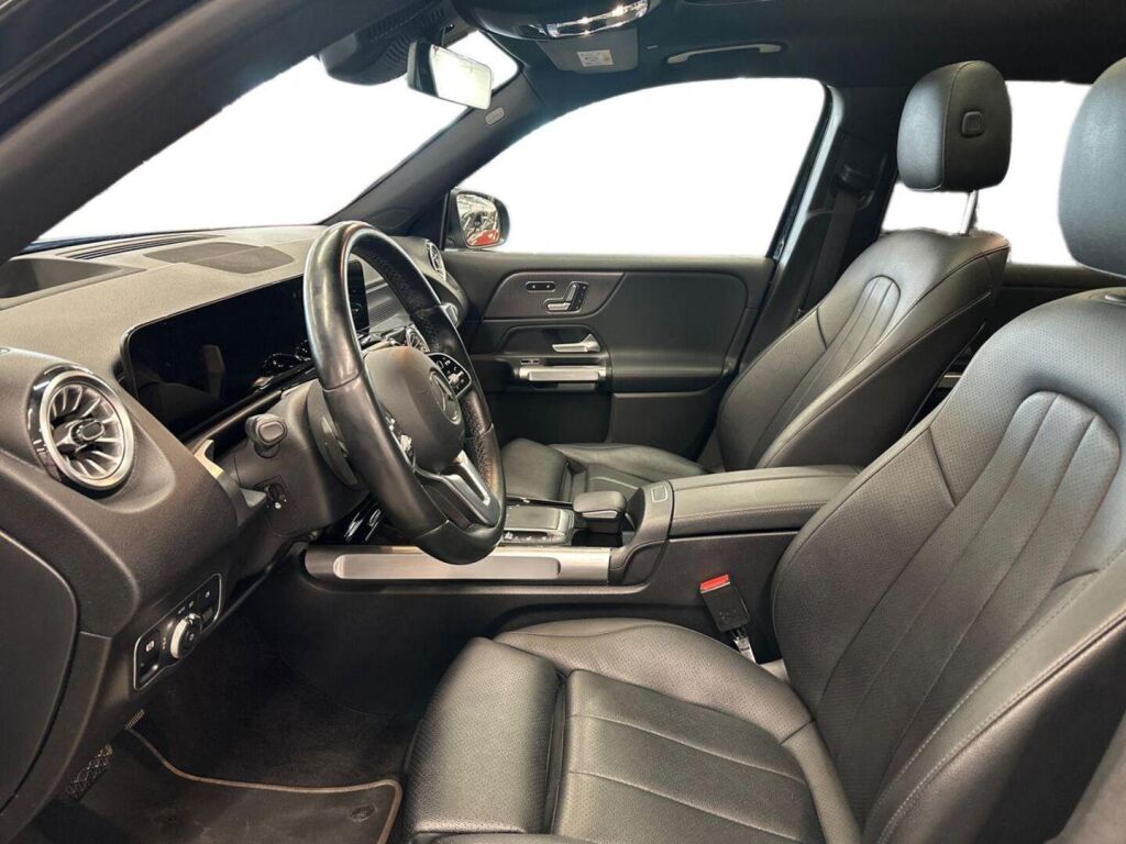 Mercedes-Benz EQB 2022 Musta