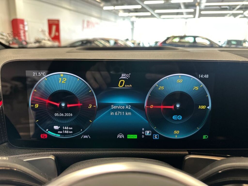 Mercedes-Benz EQB 2022 Musta