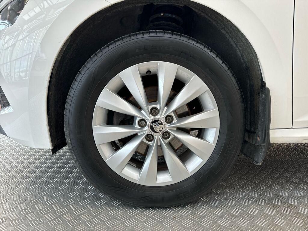 Skoda Kamiq 2022 Valkoinen