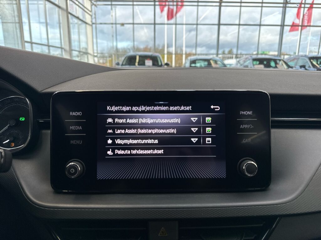 Skoda Kamiq 2022 Valkoinen