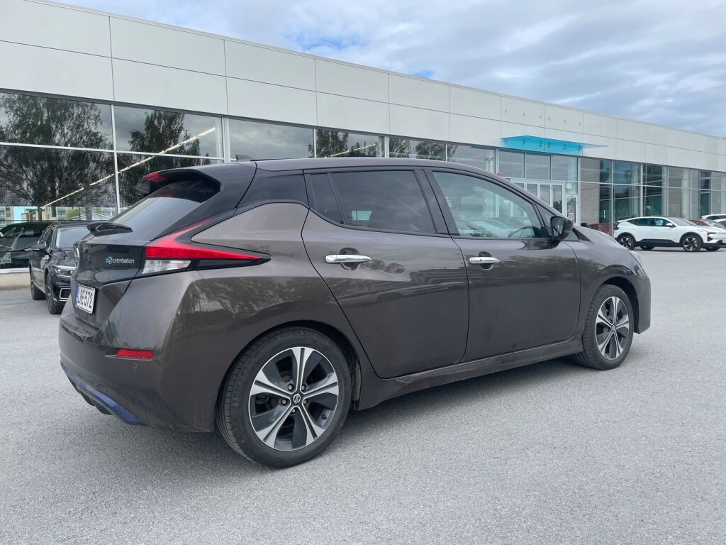 Nissan Leaf 2022 Ruskea (beige)