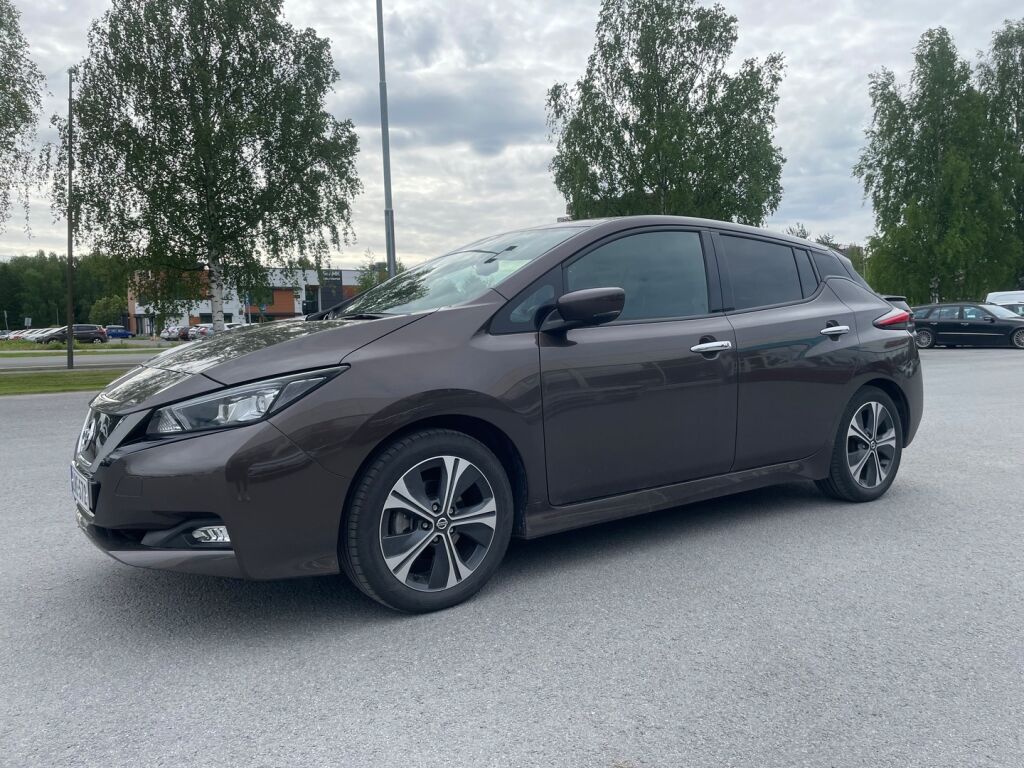 Nissan Leaf 2022 Ruskea (beige)