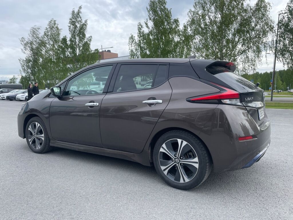 Nissan Leaf 2022 Ruskea (beige)