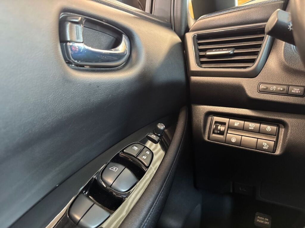 Nissan Leaf 2022 Ruskea (beige)