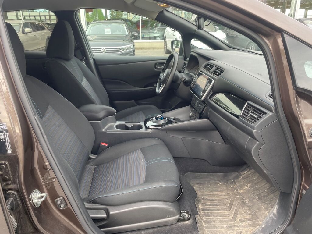 Nissan Leaf 2022 Ruskea (beige)