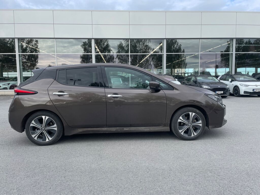Nissan Leaf 2022 Ruskea (beige)