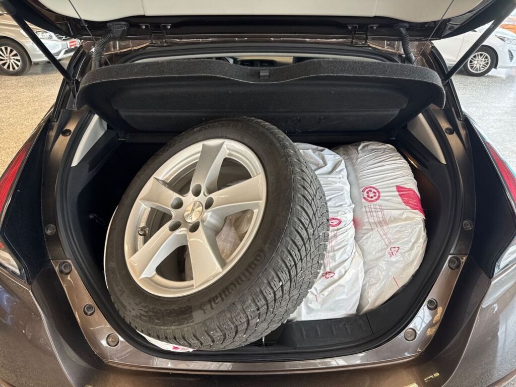 Nissan Leaf 2022 Ruskea (beige)