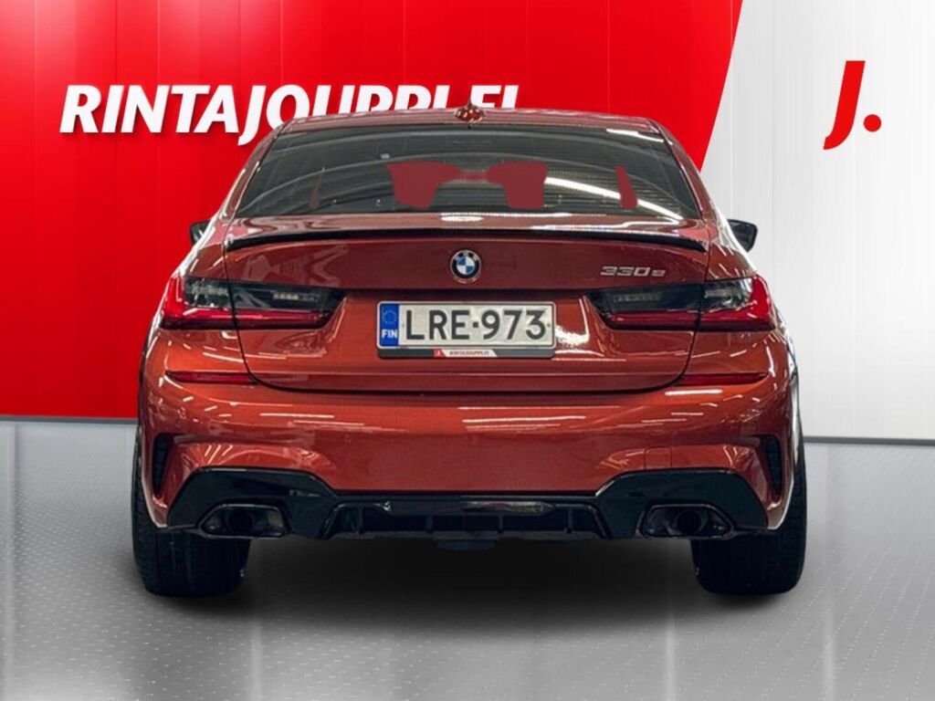 BMW 330 2020 Punainen