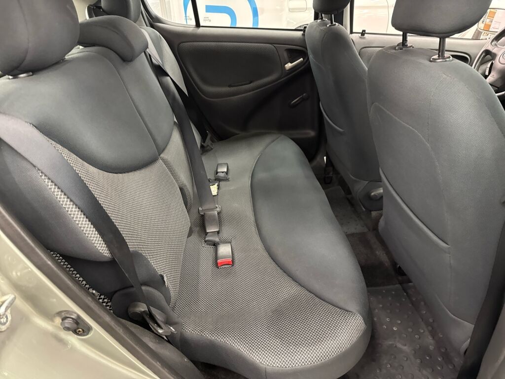 Toyota Yaris 2004 Vihreä