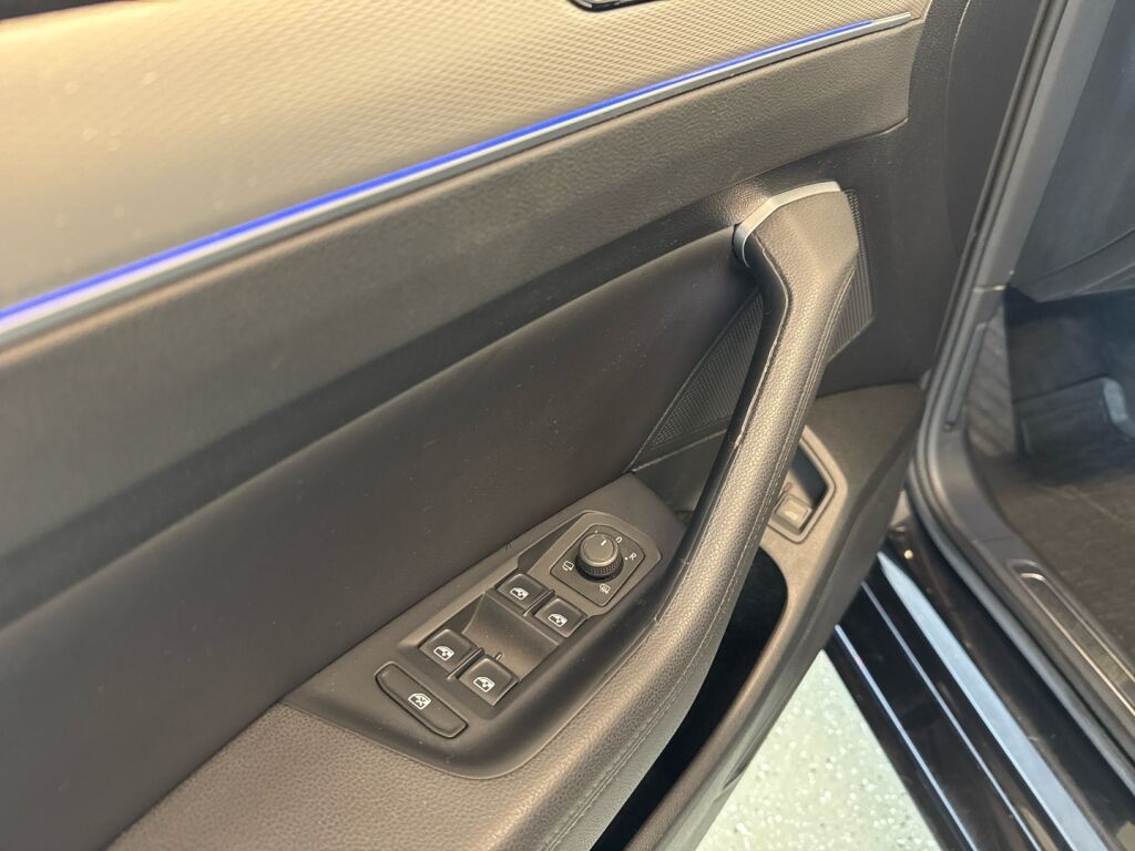 Volkswagen Passat 2016 Musta