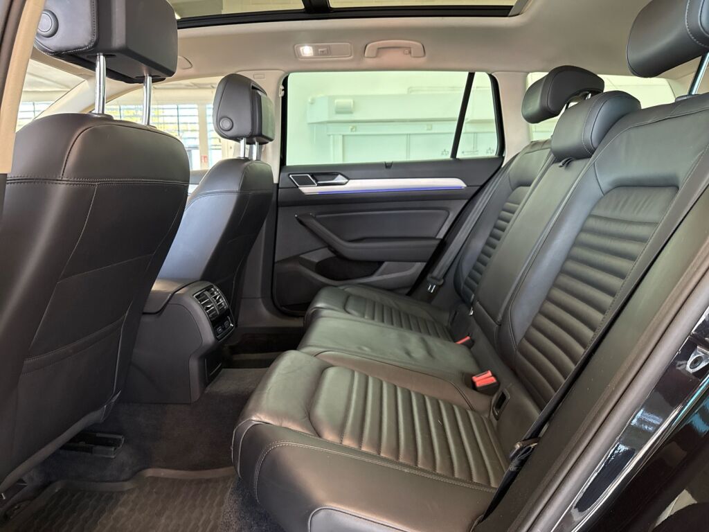 Volkswagen Passat 2016 Musta