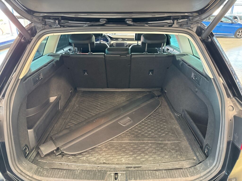 Volkswagen Passat 2016 Musta