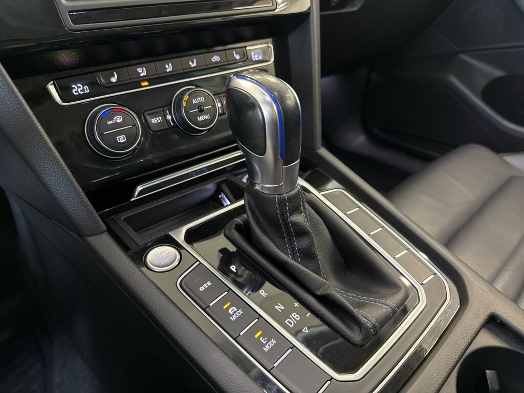 Volkswagen Passat 2016 Musta