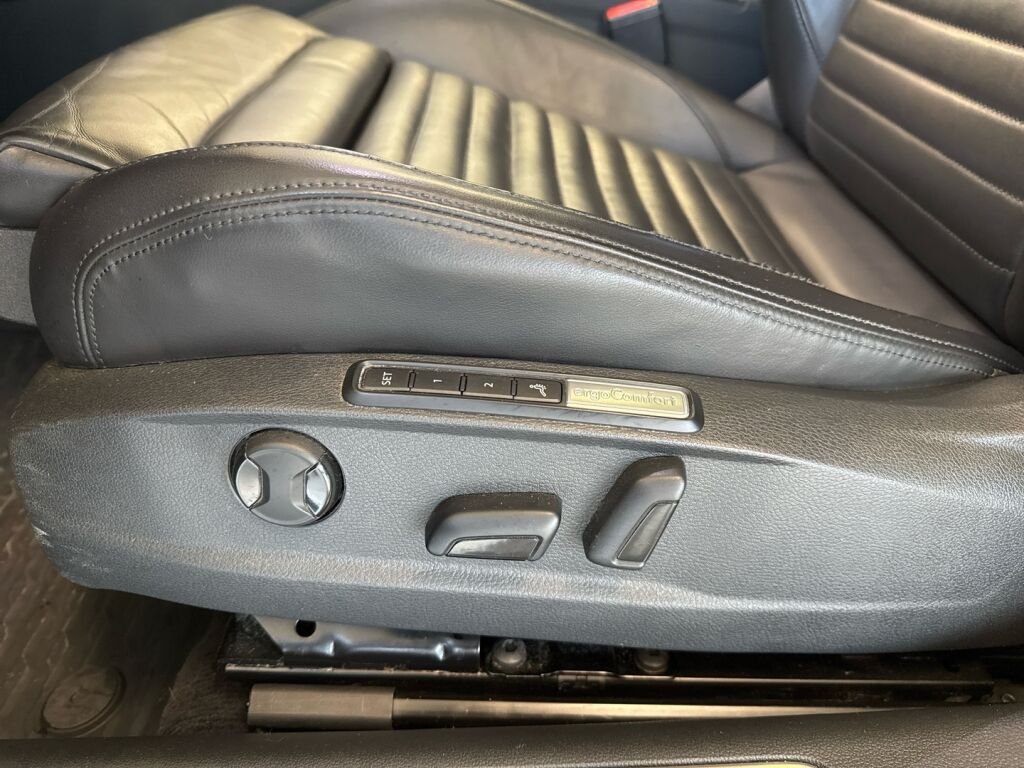 Volkswagen Passat 2016 Musta