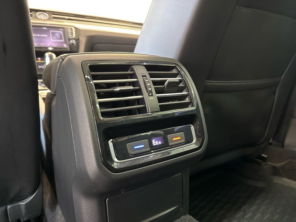 Volkswagen Passat 2016 Musta