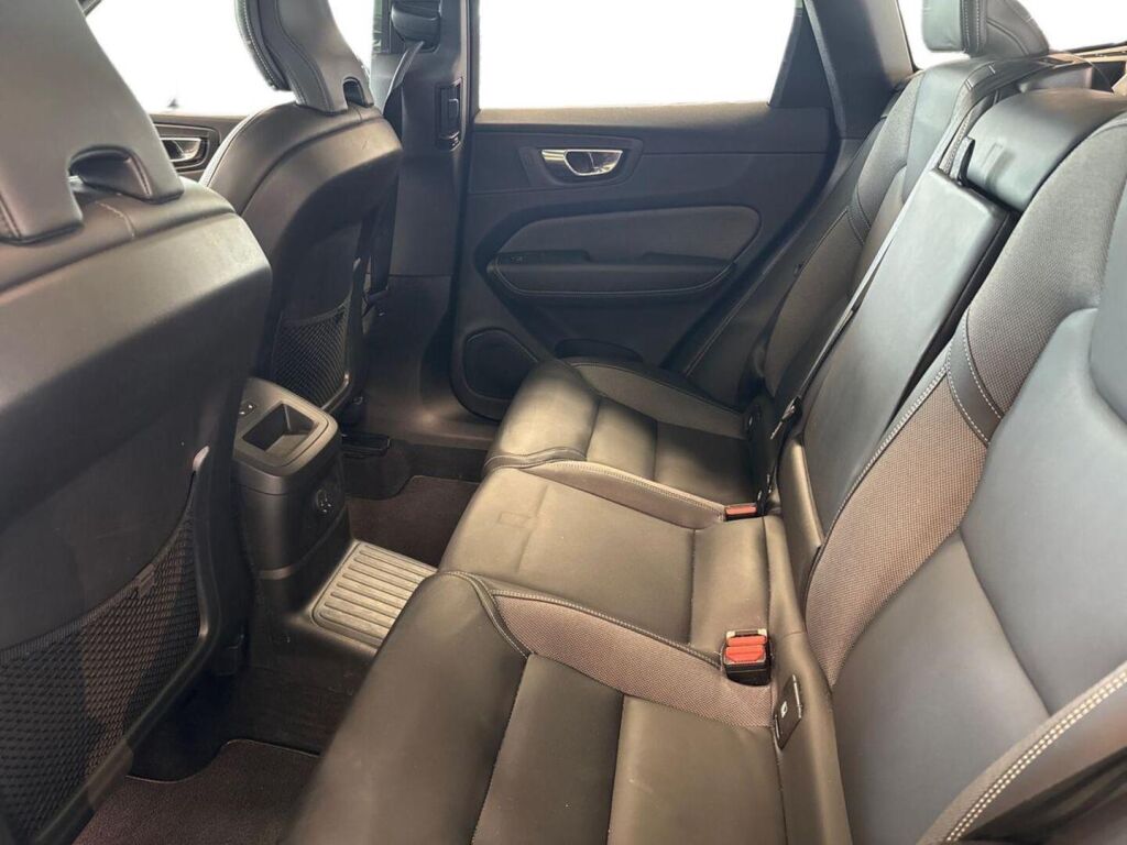 Volvo XC60 2022 Harmaa