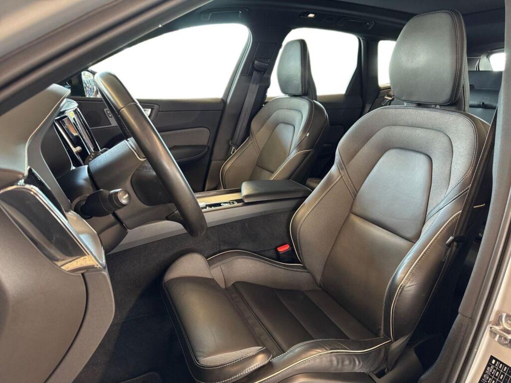 Volvo XC60 2022 Harmaa