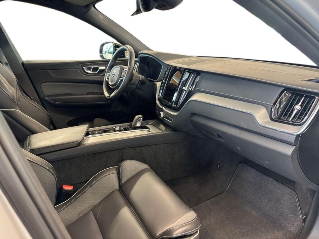 Volvo XC60 2022 Harmaa