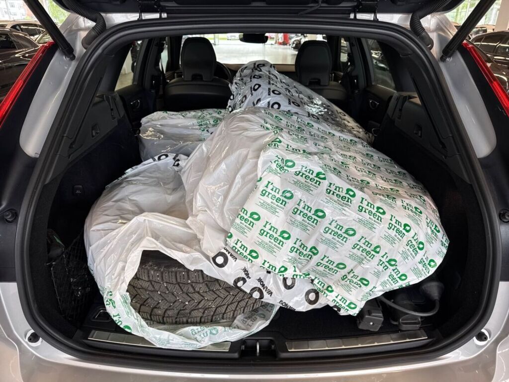 Volvo XC60 2022 Harmaa