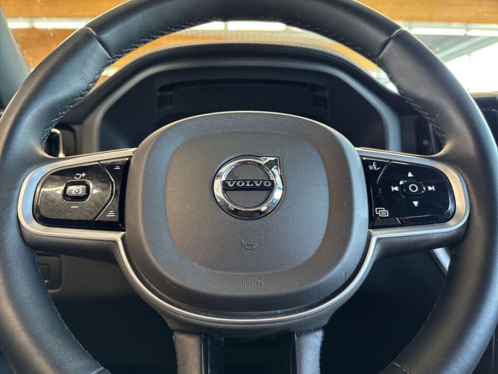 Volvo XC60 2022 Harmaa