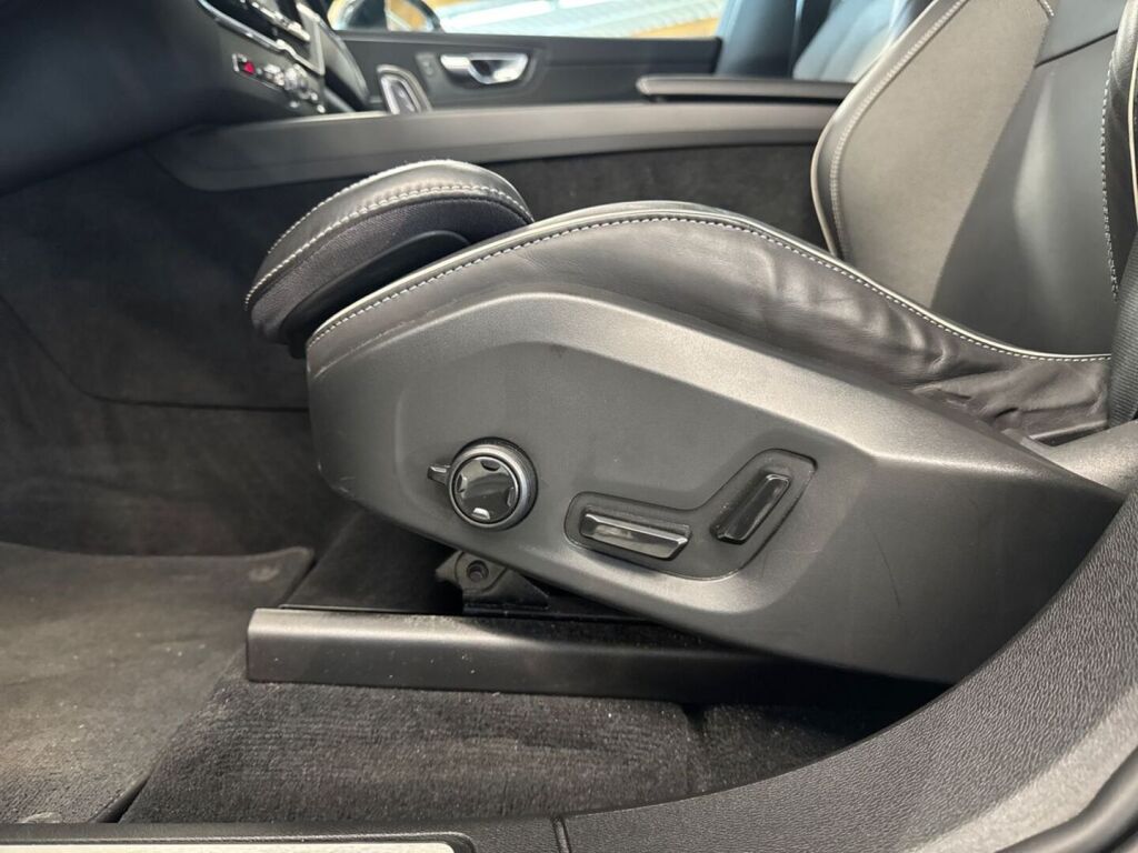 Volvo XC60 2022 Harmaa