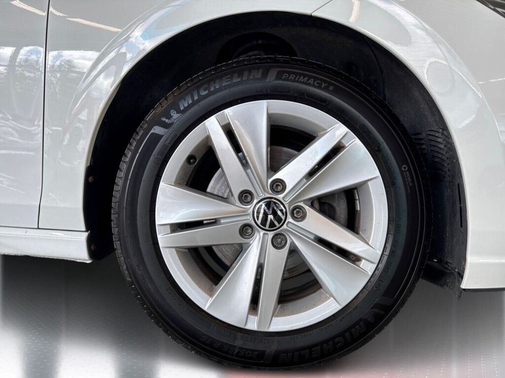 Volkswagen Golf 2022 Valkoinen