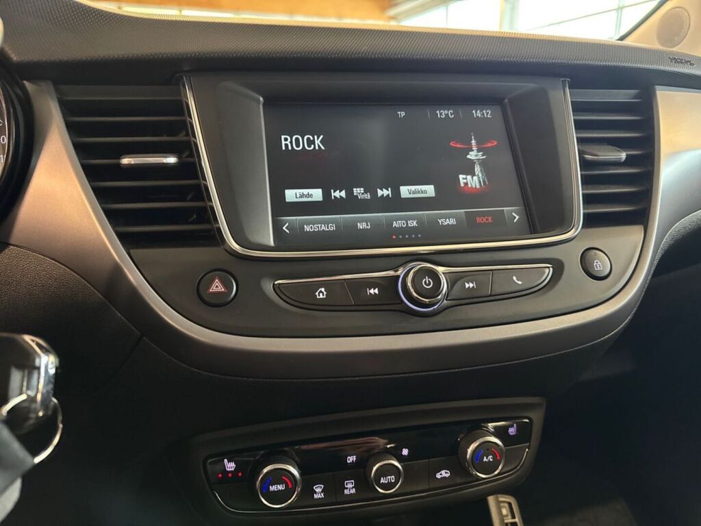 Opel Crossland 2022 Punainen