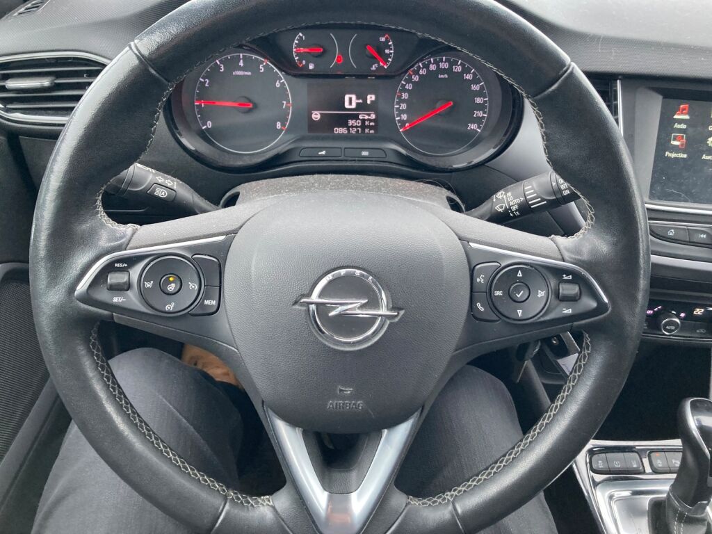 Opel Crossland 2022 Punainen