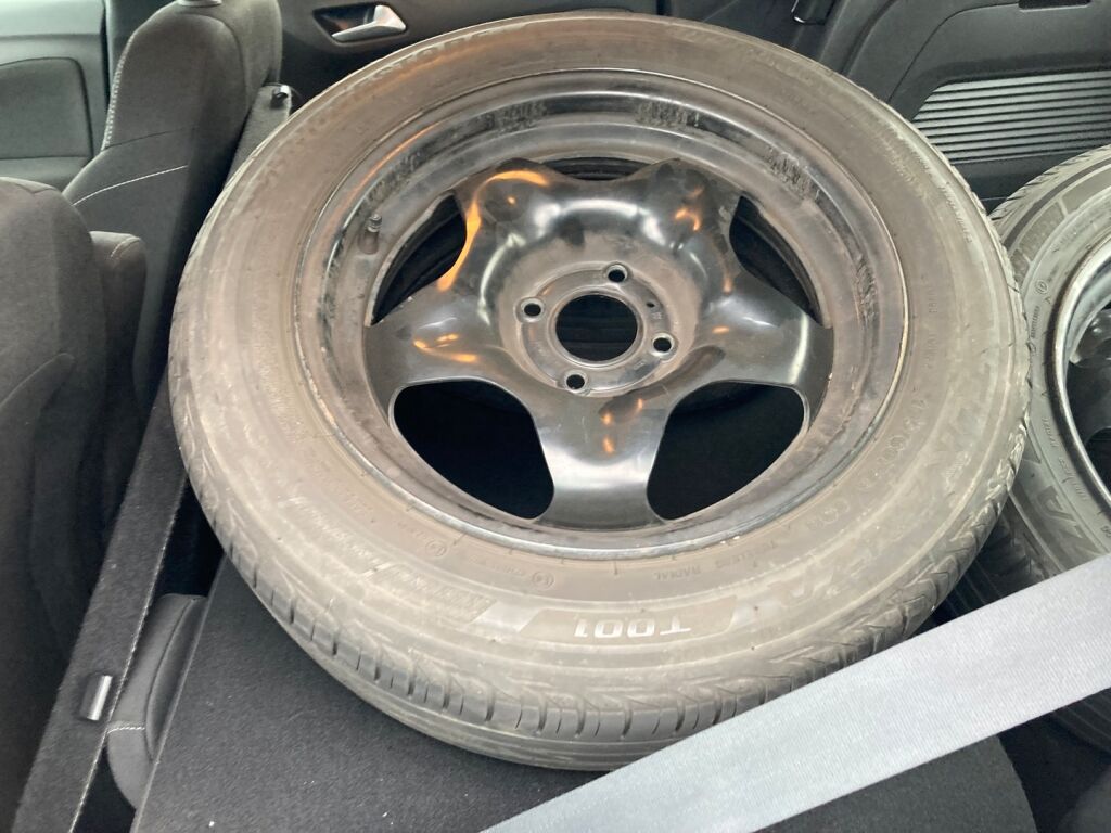 Opel Crossland 2022 Punainen