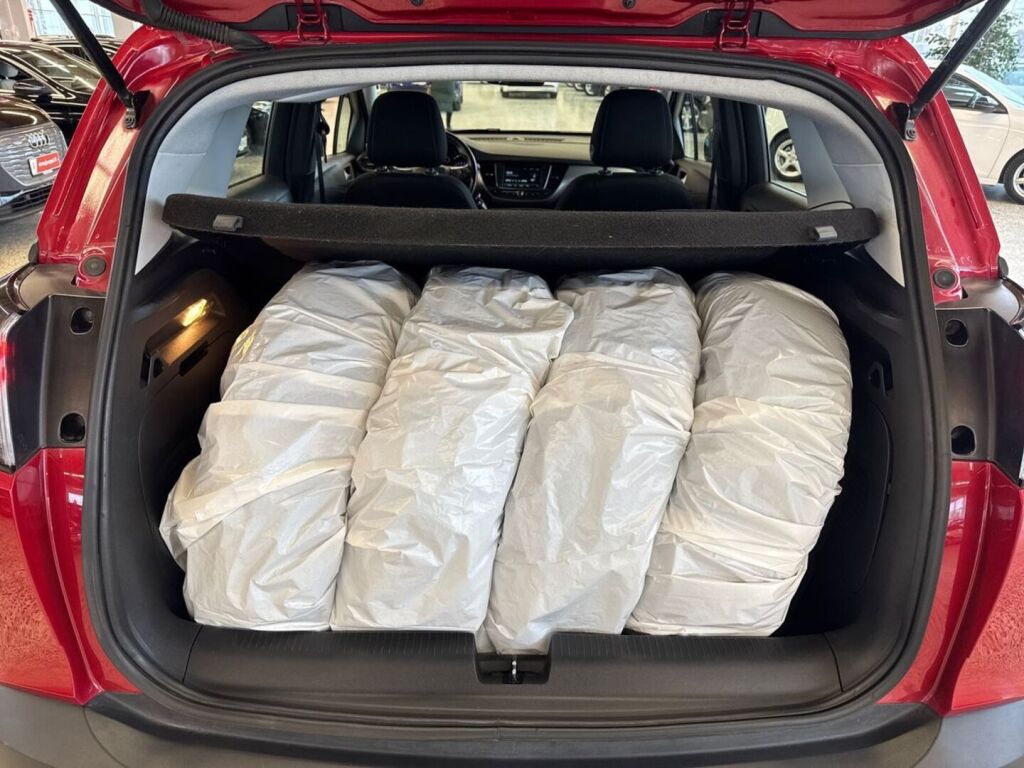 Opel Crossland 2022 Punainen