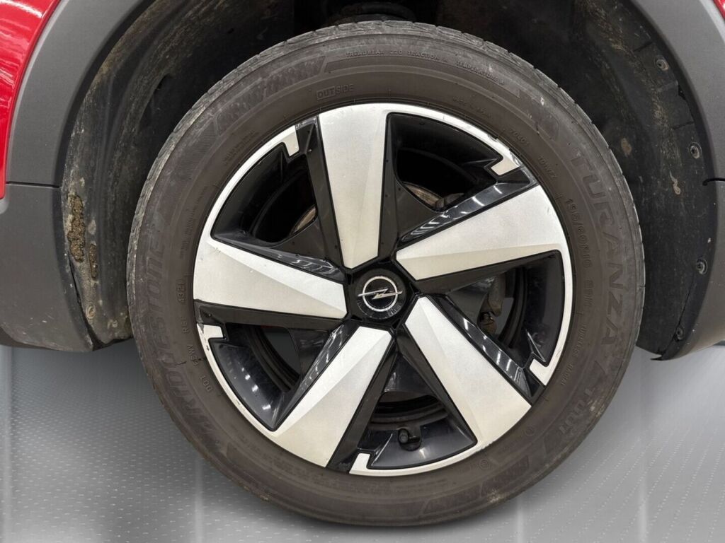 Opel Crossland 2022 Punainen