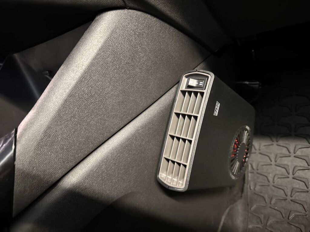 Opel Crossland 2022 Punainen